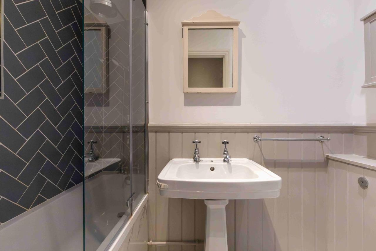 Shared Guest House 5 Mins Walk From Vauxhall And Nine Elms Station With Off-Site Parking Near Us Embassy ロンドン エクステリア 写真